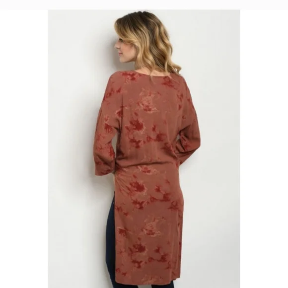 Wild Luxe hi-lo Rust color Tie-Dye Tunic Top - Picture 3 of 6